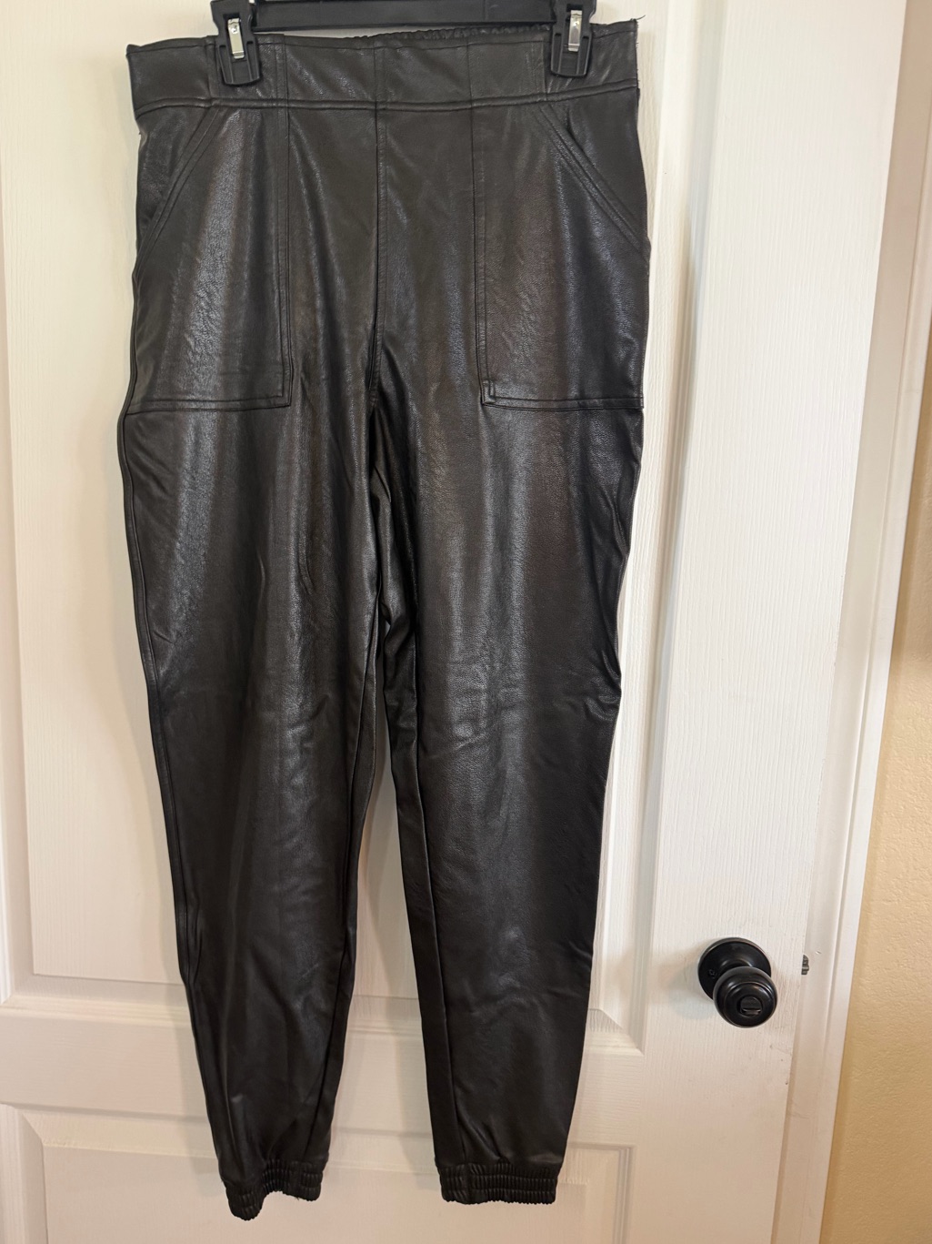Spanx Vegan Leather Jogger Pants W/Elastic Waist Pockets Cuffed @Ankles. Sz Med